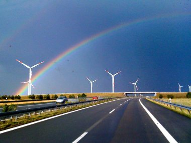 This wind farm in Mecklenburg-Vorpommern helps the entire state to run on 100% renewable energy. Photo: Clemens v. Vogelsang via Flickr (CC BY).
