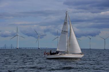 Offshore wind farm at Copenhagen. Photo by Martin Nikolaj Christensen from Sorø, Denmark. CC BY-SA 2.0 generic. Wikimedia Commons. 