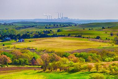 A coal-fired power plant in Flint Hills, KS. Patrick Emerson / Flickr.