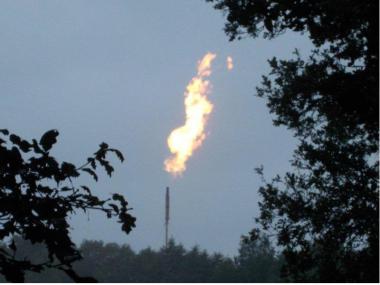 Flaring natural gas. Photo by Battenbrook. CC BY-SA 3.0. Wikimedia Commons.