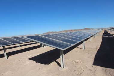Abengoa solar plant in Chile (Photo from Ministerio  Bienes Nacionales, CC BY SA, Wikimedia Commons)