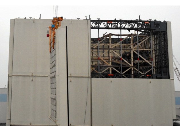 13 sept 2016 removal cover reactor 1.jpg