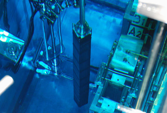 20160929_nuclear_rod_article_main_image