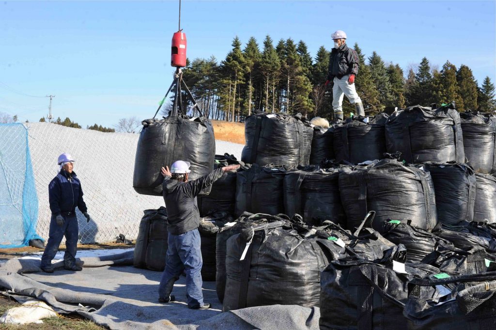 Fukushima-bags-of-contaminated-soil-1024x682.jpg